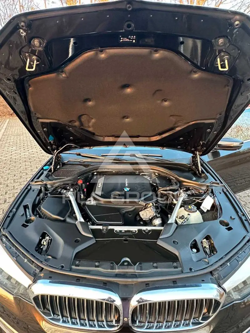 2019 BMW 523