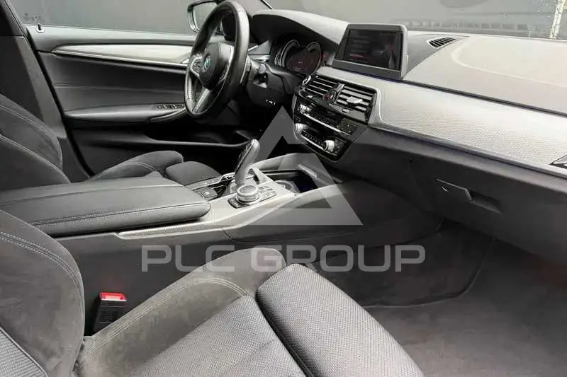 2019 BMW 523
