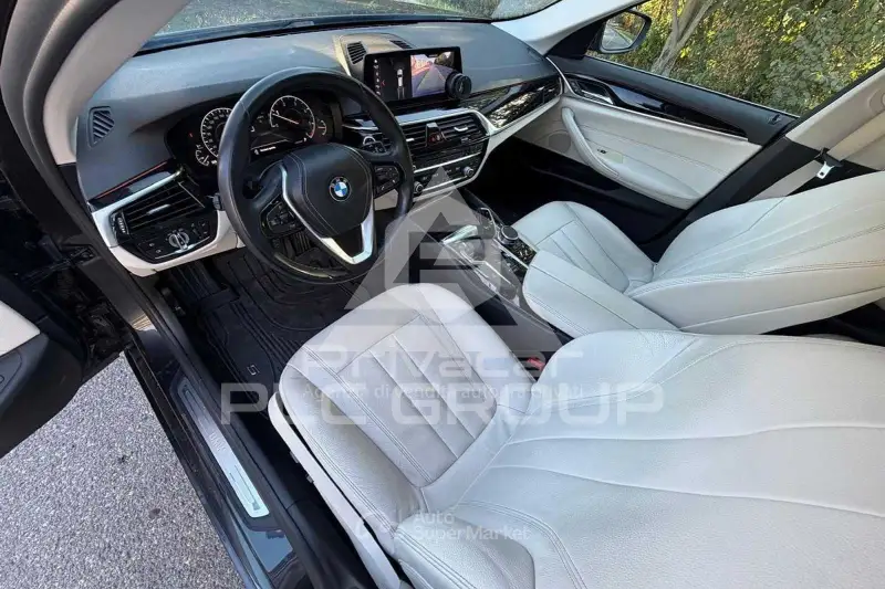 2019 BMW 523