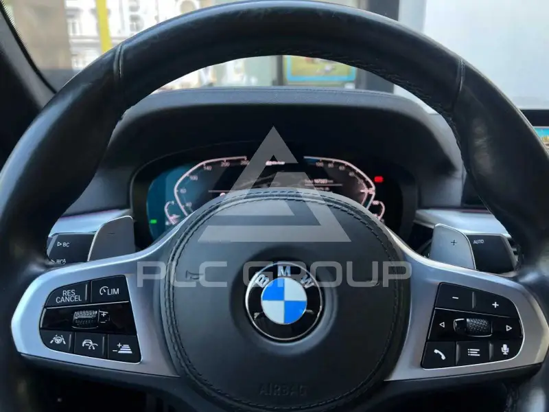 2019 BMW 523