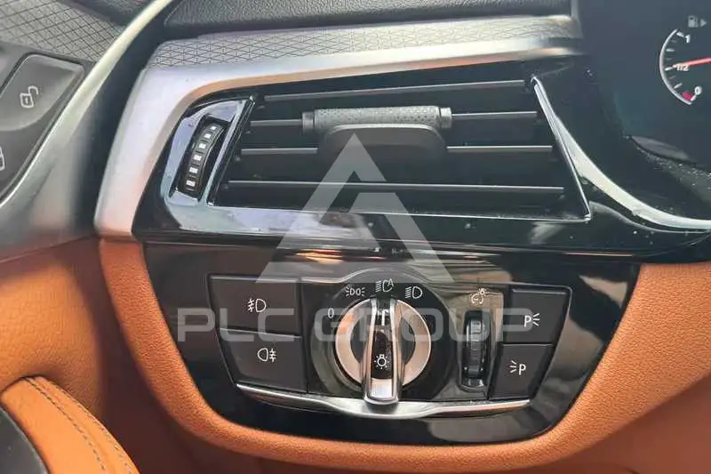 2019 BMW 523