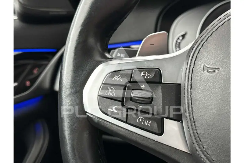 2019 BMW 523