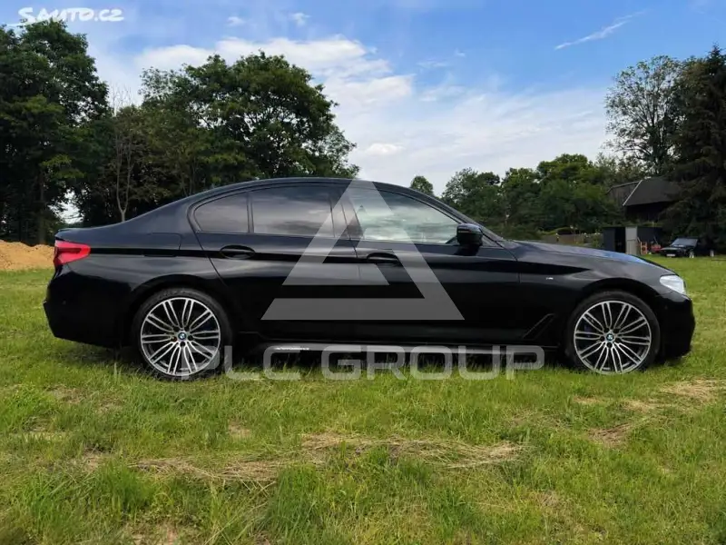 2019 BMW 523