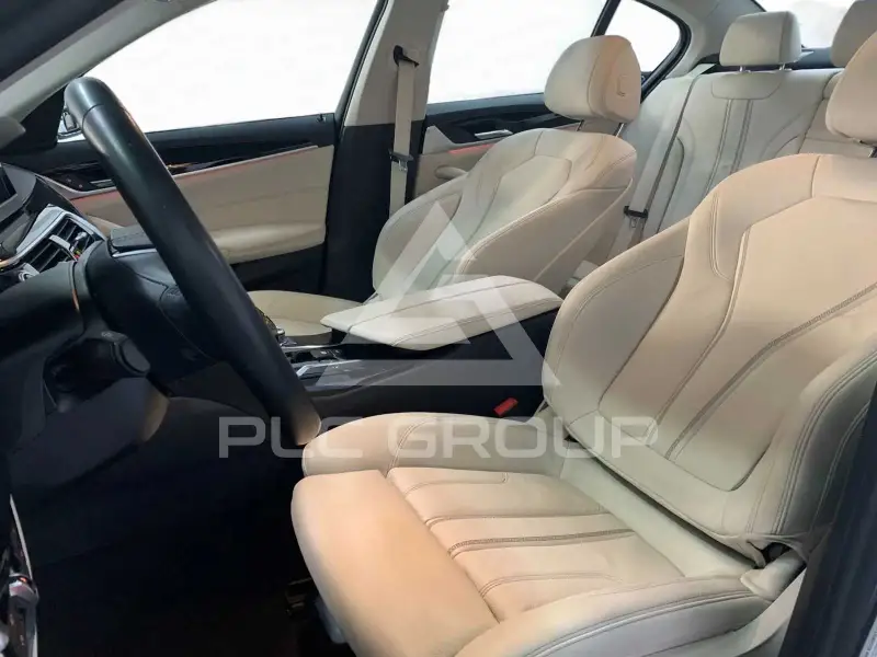 2019 BMW 523