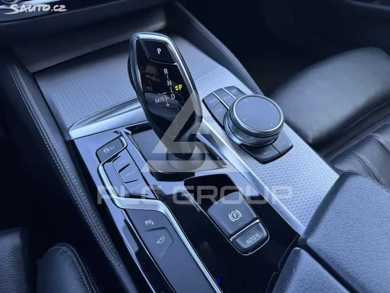 2019 BMW 523