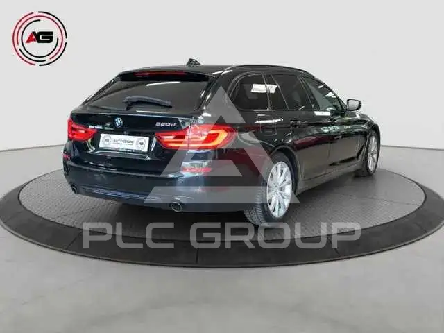 2019 BMW 523
