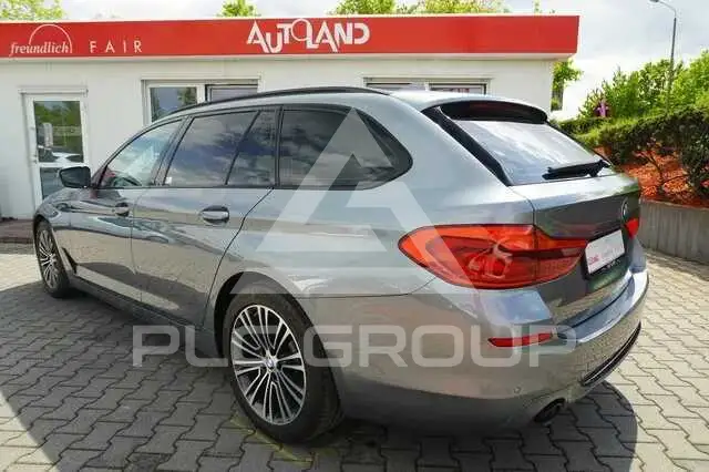 2019 BMW 523