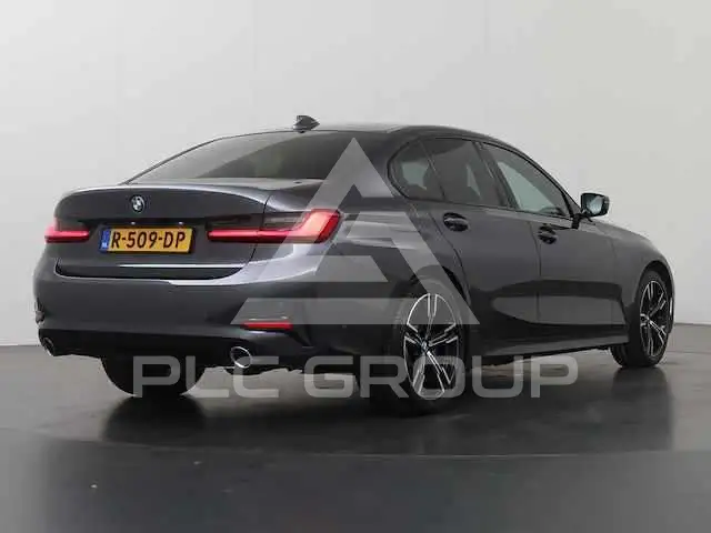 2019 BMW 330