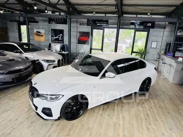 2019 BMW 330