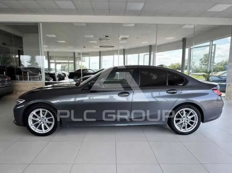2019 BMW 330