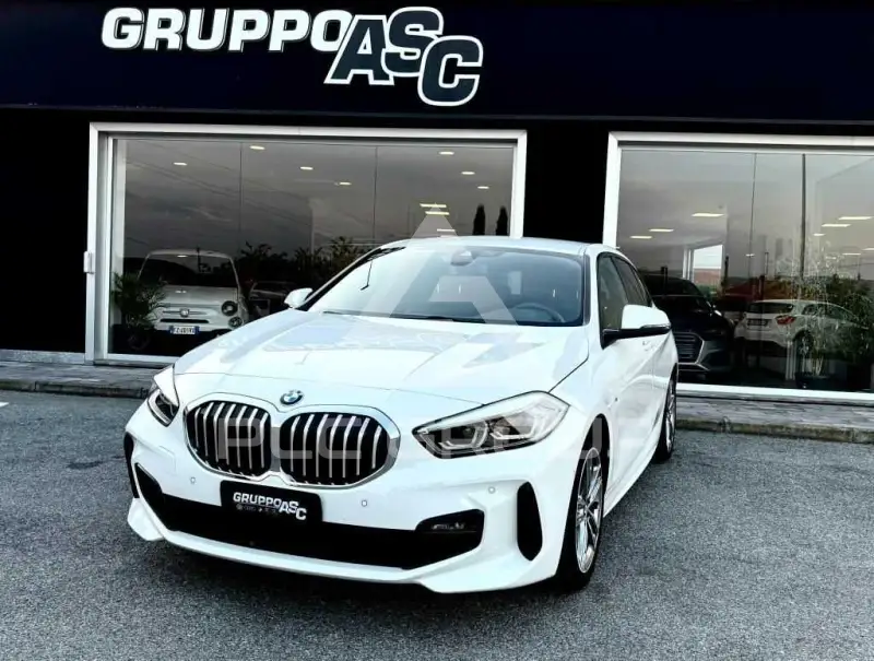 2019 BMW 120