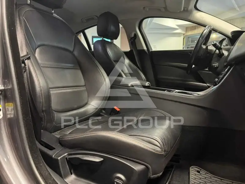 2019 Jaguar XE