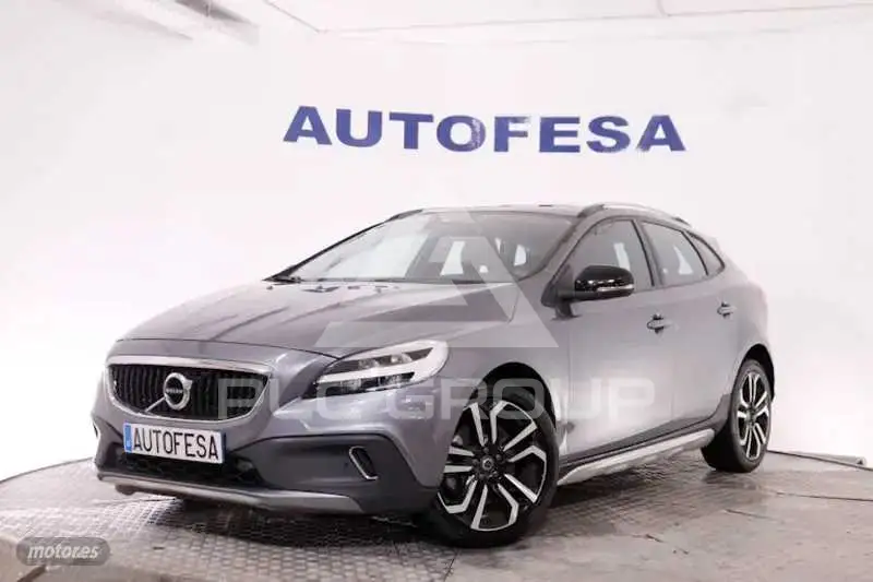 2019 Volvo V40