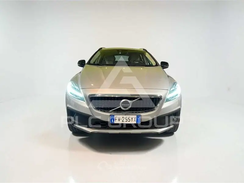 2019 Volvo V40