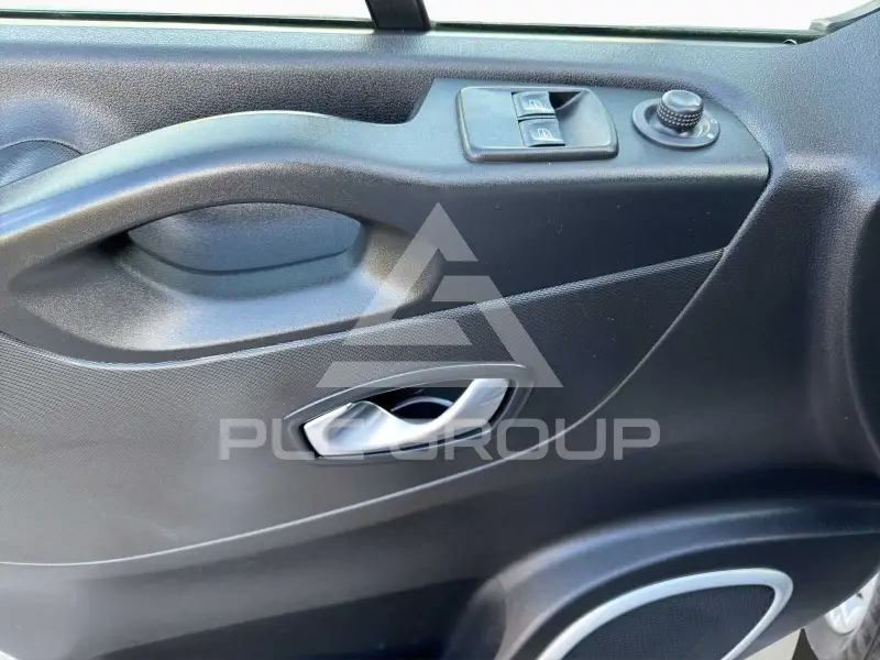 2020 Nissan NV 300