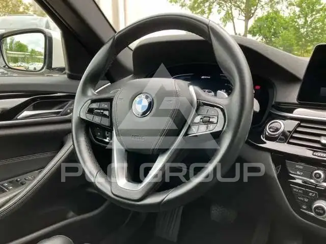 2020 BMW 523