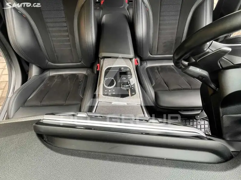 2020 BMW 330