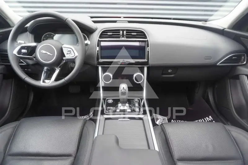 2020 Jaguar XE