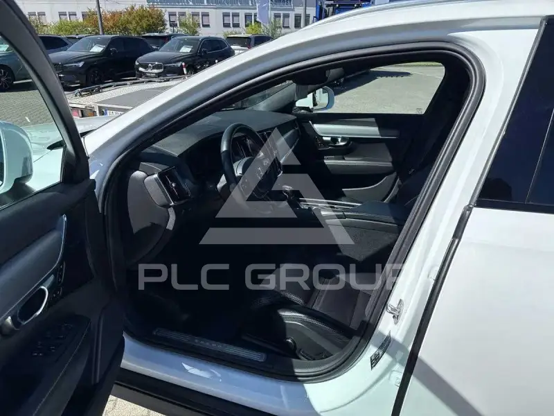 2020 Volvo V90