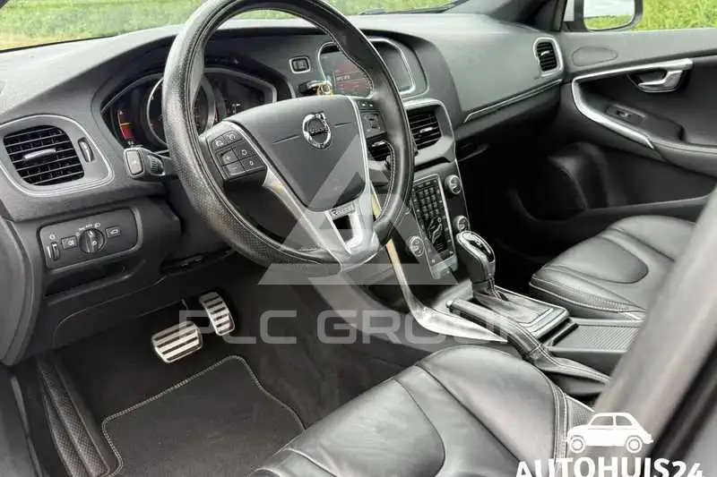 2020 Volvo V40