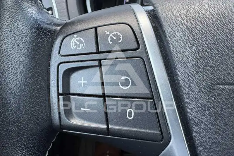 2020 Volvo V40