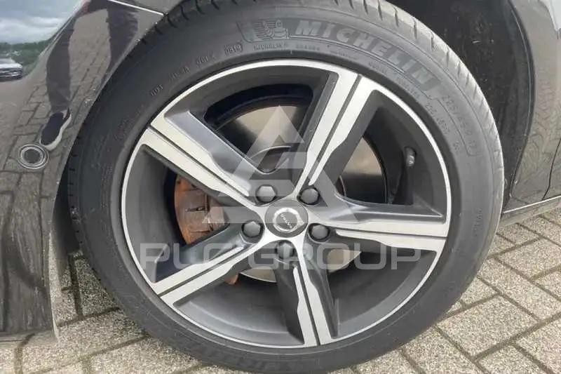 2020 Volvo V40