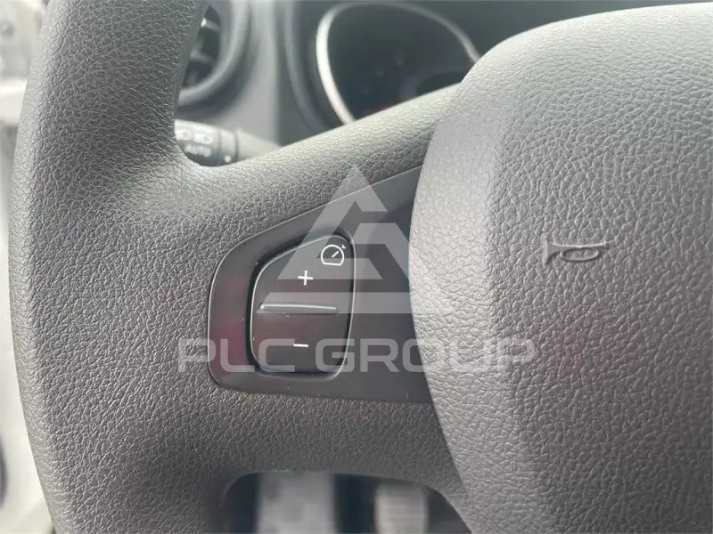 2021 Nissan NV 300