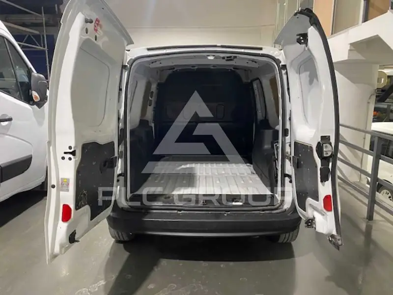 2021 Nissan NV 250