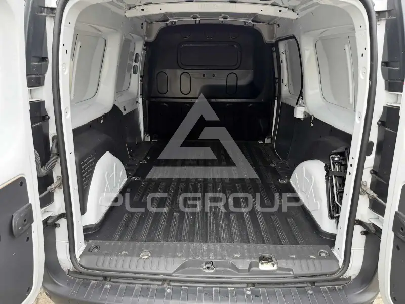 2021 Nissan NV 250