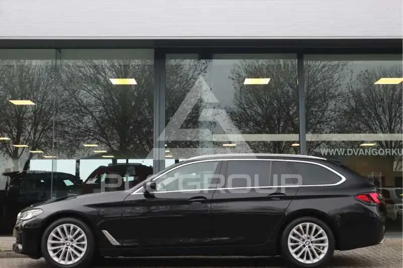 2021 BMW 523