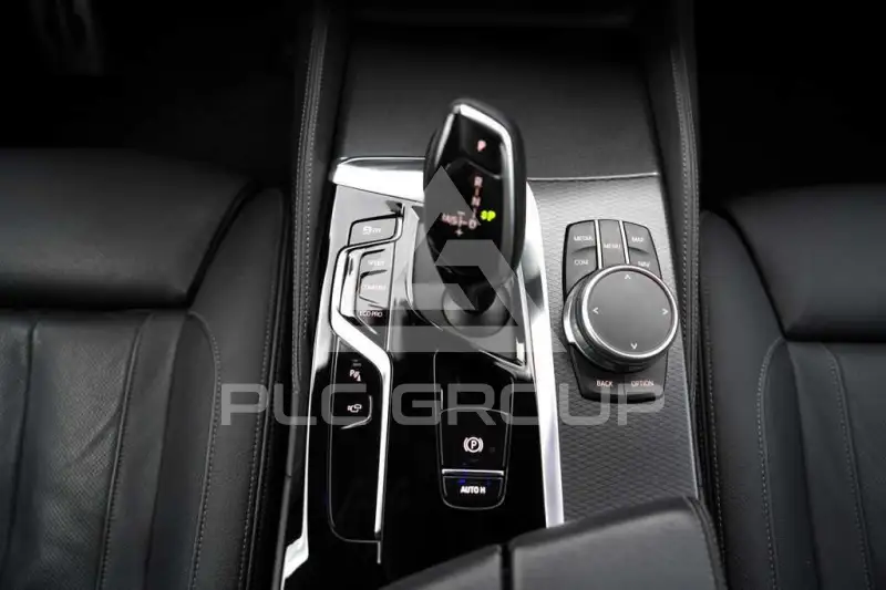 2021 BMW 523