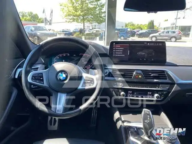 2021 BMW 523