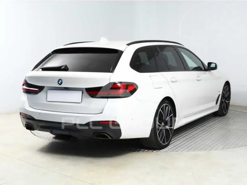 2021 BMW 523