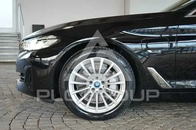 2021 BMW 523