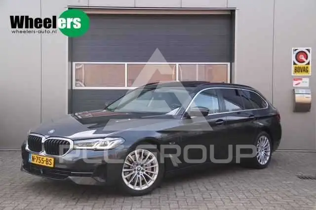 2021 BMW 523