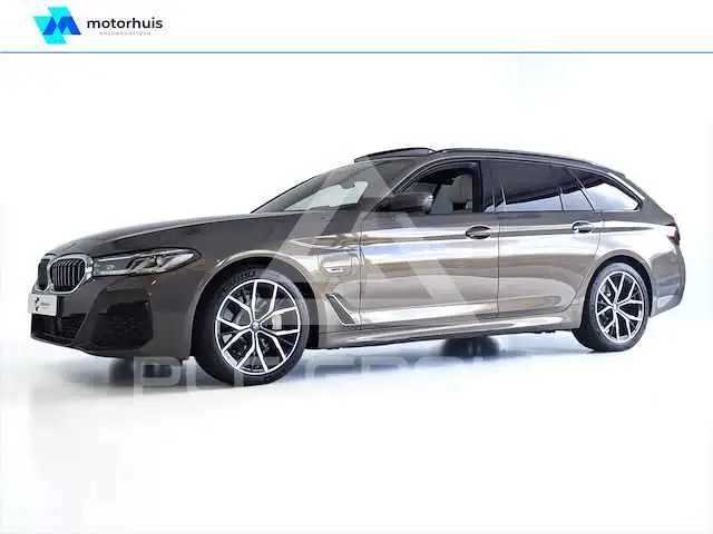 2021 BMW 523