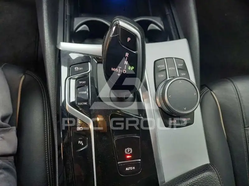 2021 BMW 523
