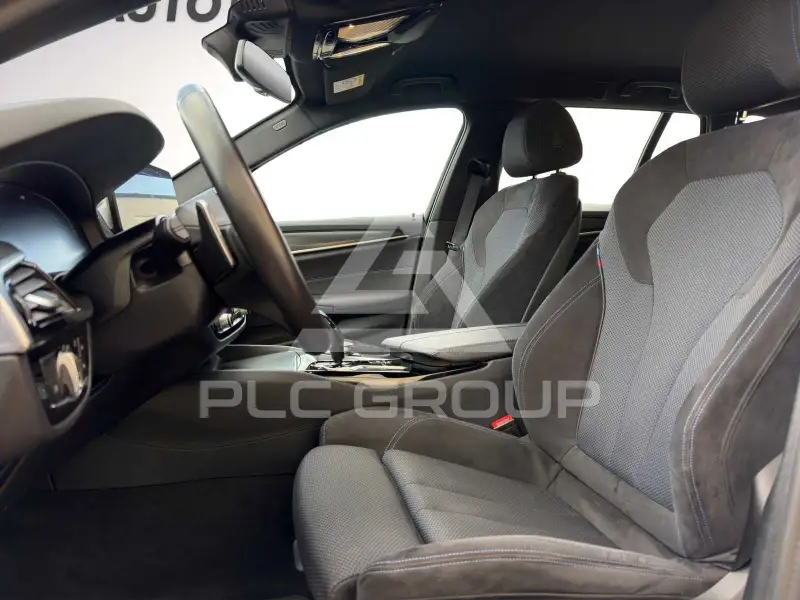 2021 BMW 523