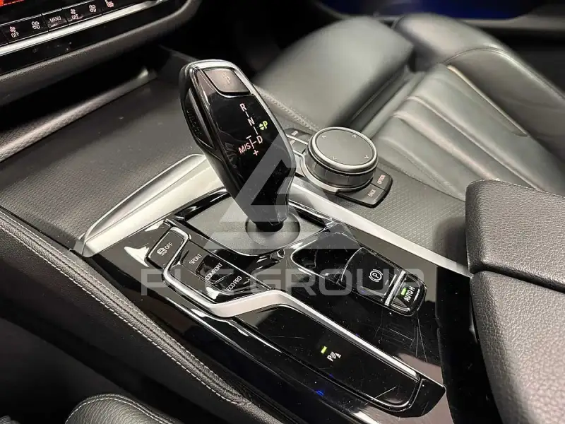 2021 BMW 523