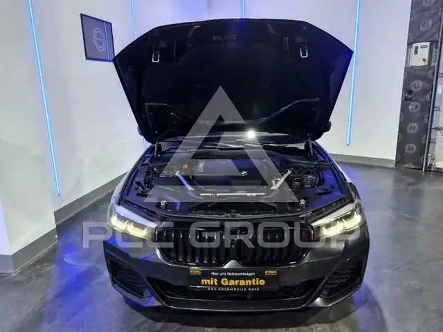2021 BMW 523