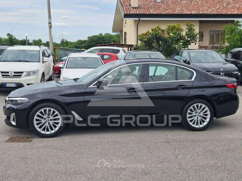 2021 BMW 523