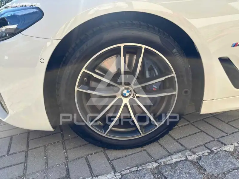 2021 BMW 523