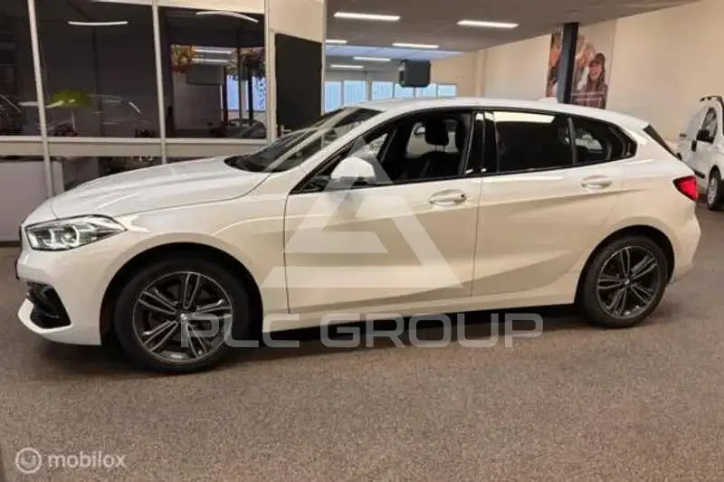 2021 BMW 120