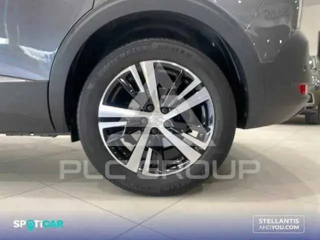 2021 Peugeot 5008