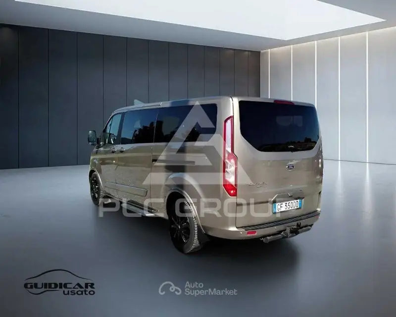 2021 Ford Tourneo