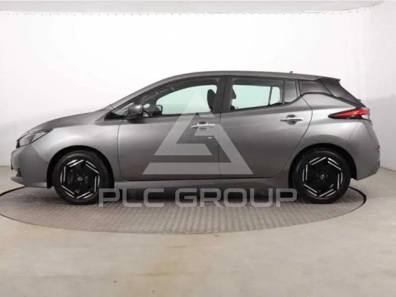 2022 Nissan LEAF