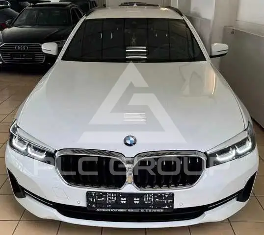 2022 BMW 523