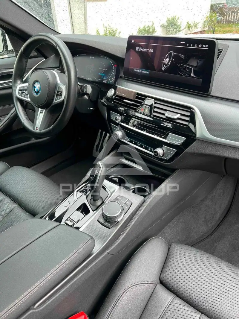 2022 BMW 523