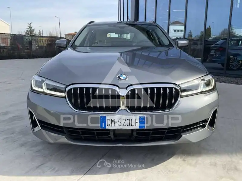 2022 BMW 523