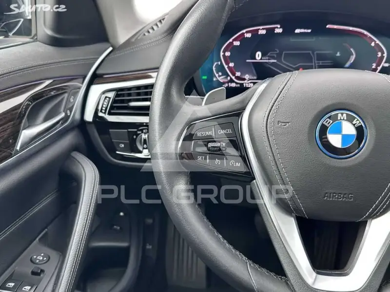 2022 BMW 523
